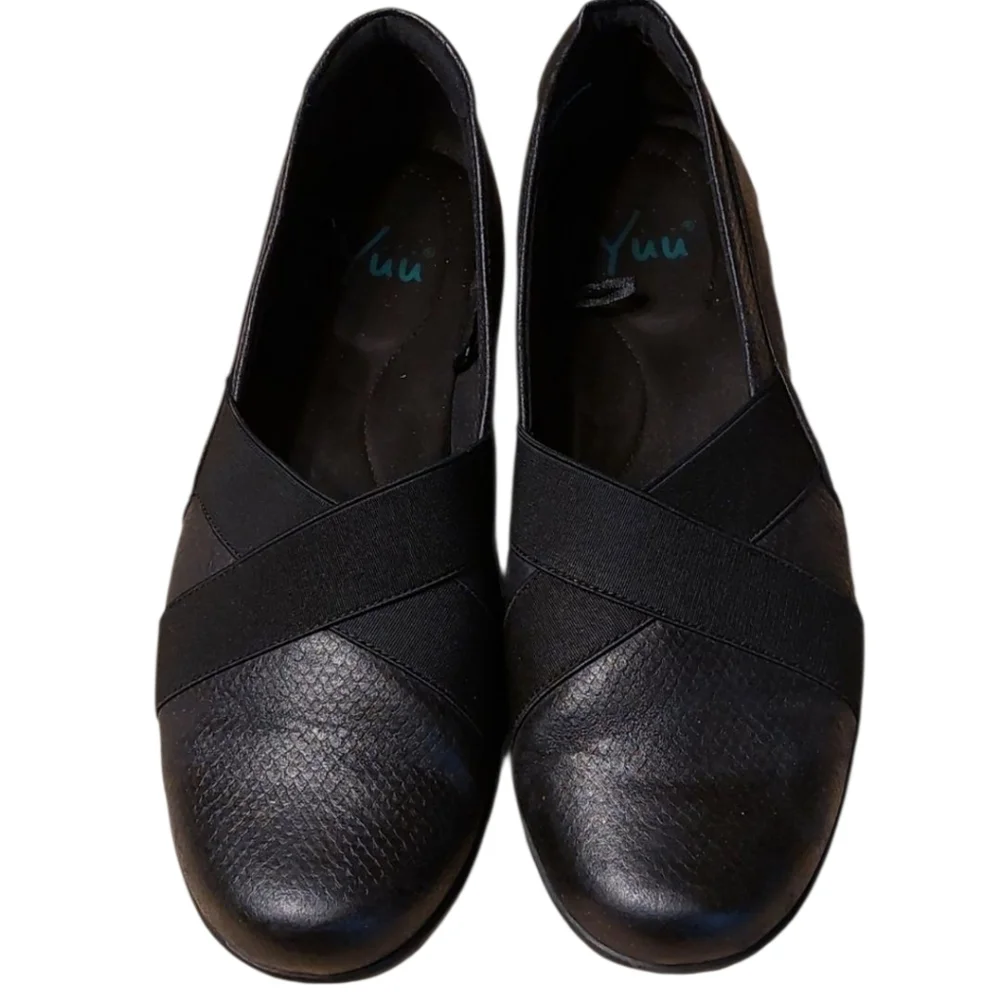 Yuu Black Flat Comfort Wedge Loafers Size 12 Stretch Panel EUC